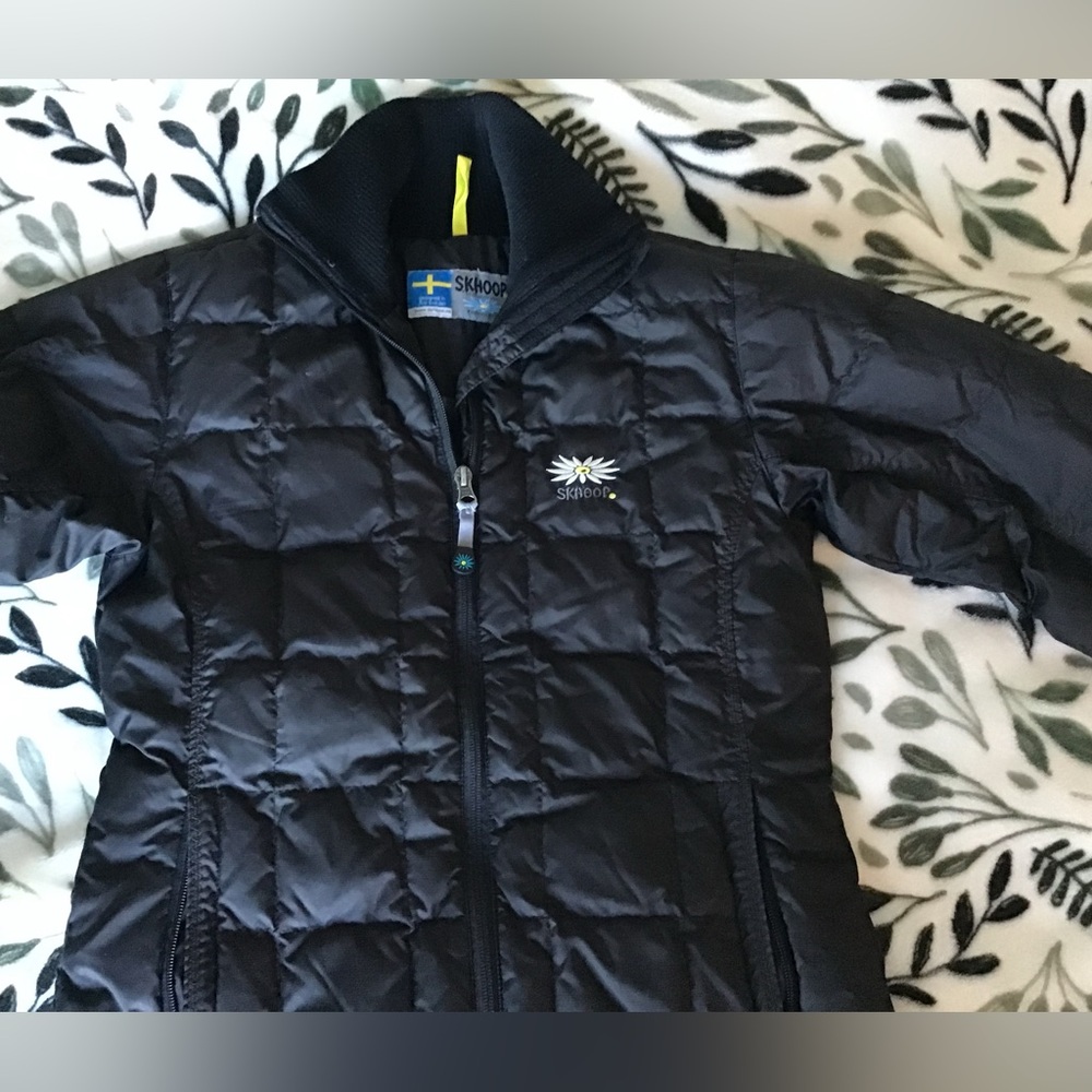 Women’s Skhoop winter jacket - excellent condition. Black. Size Sm